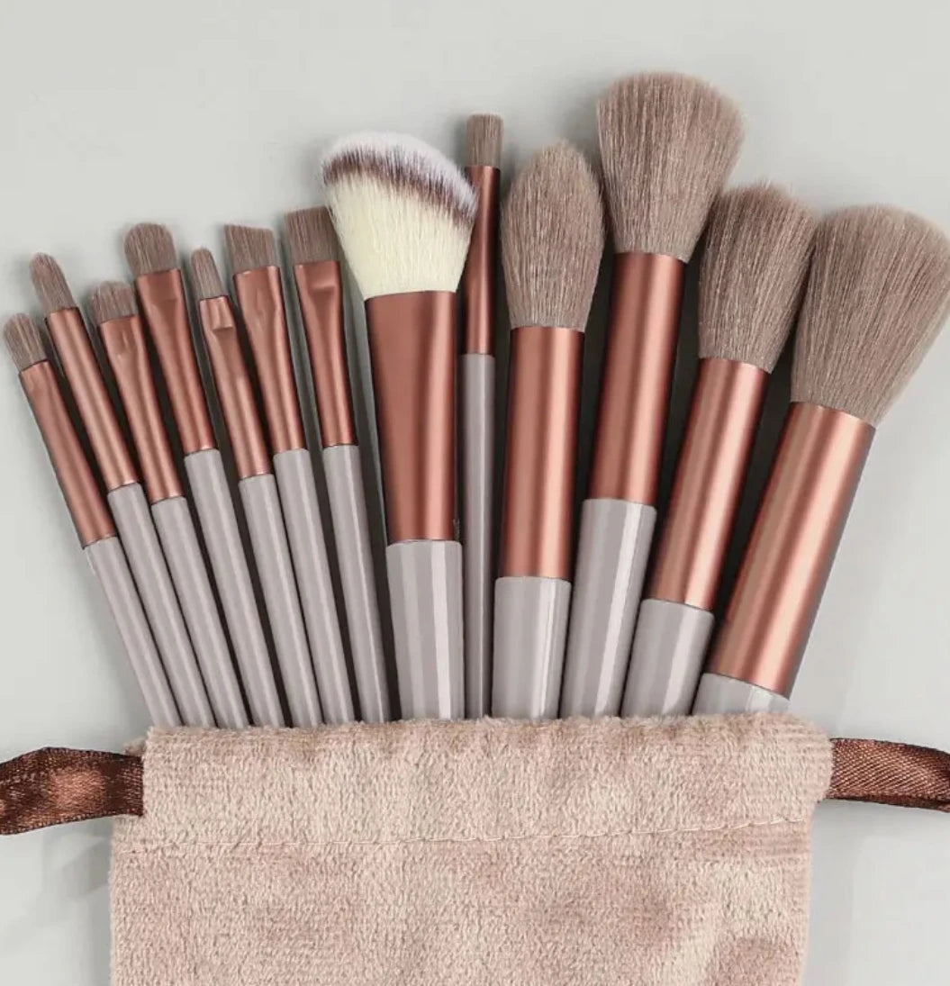 Professional Makeup Brush Set – Multiple Piece Counts & Colors